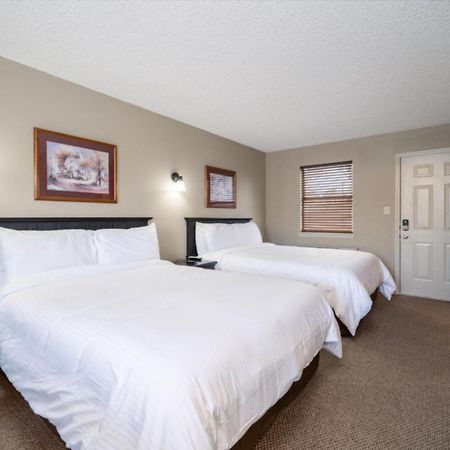 The Hamilton - Lakefront & Studio Suites, Hot Springs Room photo