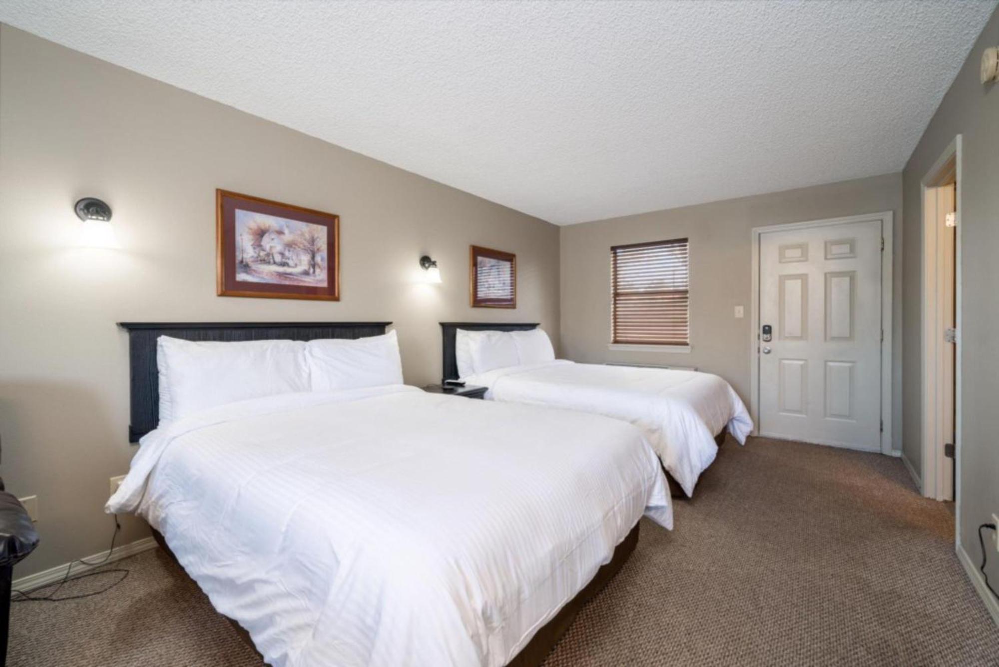 The Hamilton - Lakefront & Studio Suites, Hot Springs Room photo